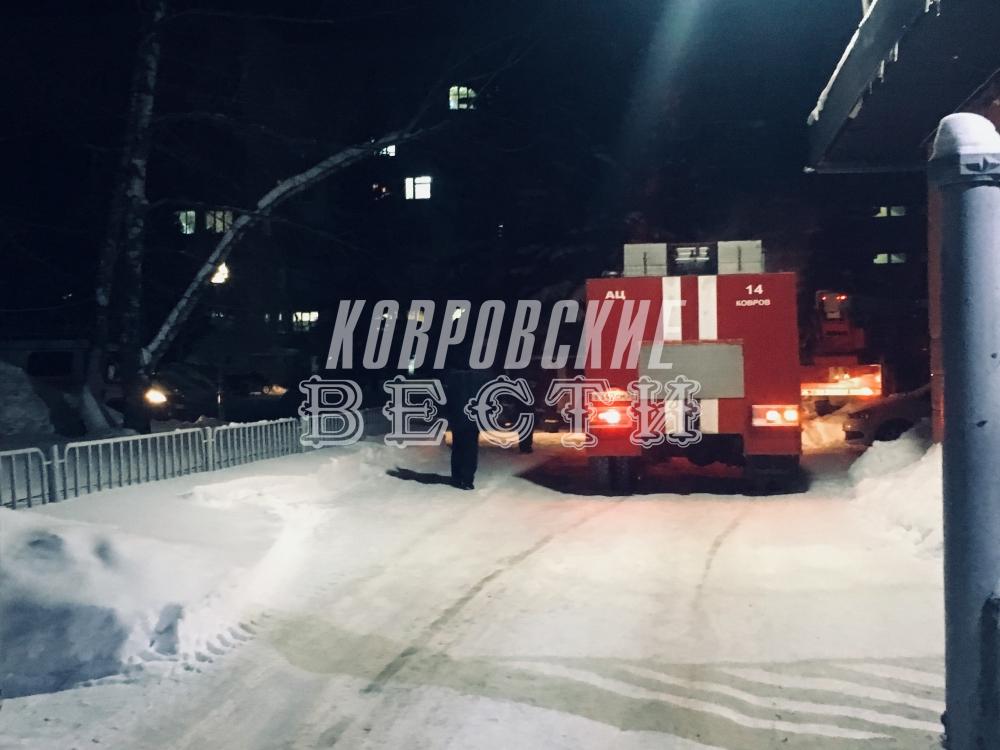 В ЦГБ Коврова вереницей проехали пожарные машины В ЦГБ Коврова вереницей проехали пожарные машины